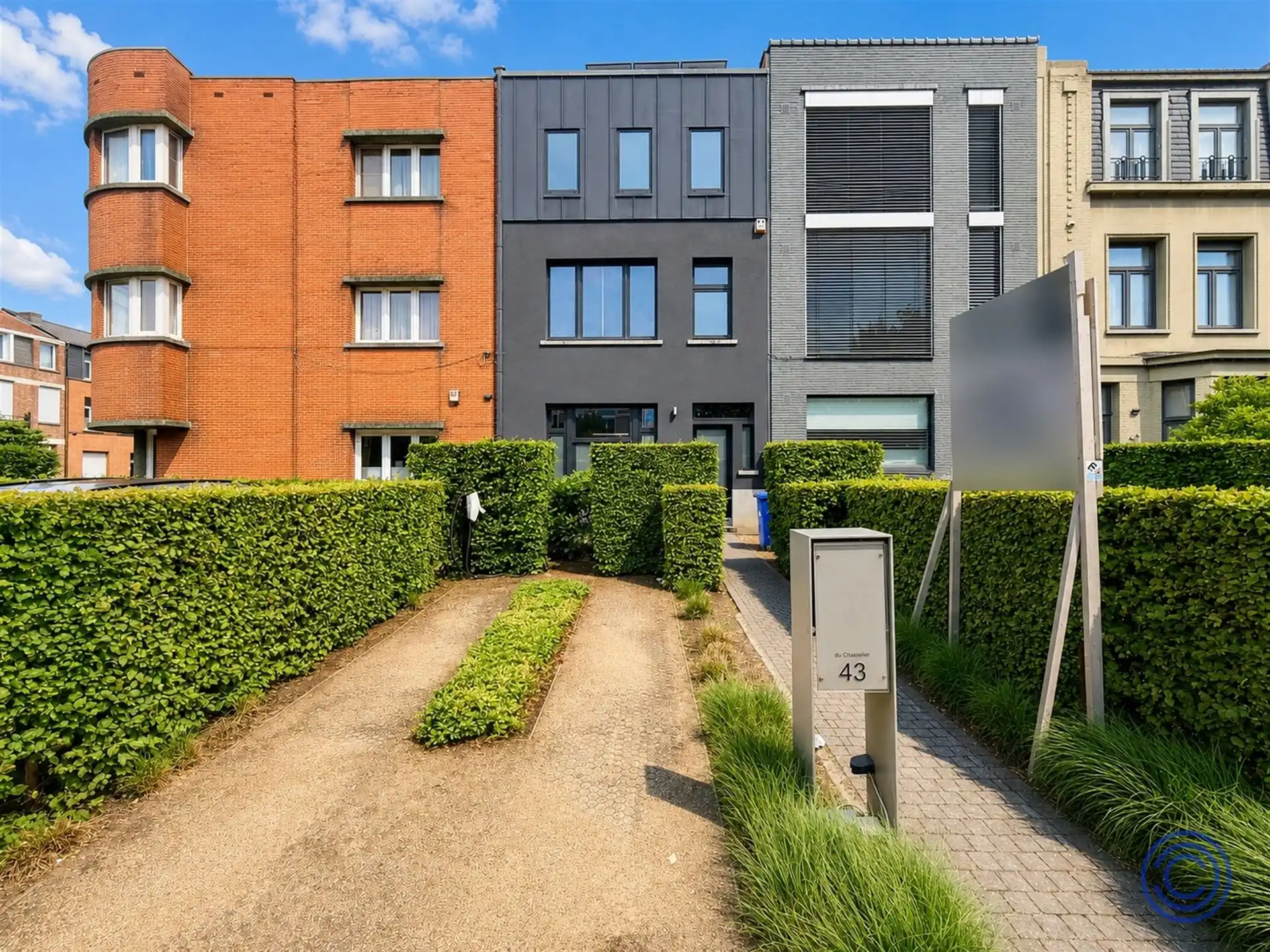 Statig, gerenoveerd herenhuis met 3 ruime slaapkamers en stadstuin! foto {{pictureIndex}}