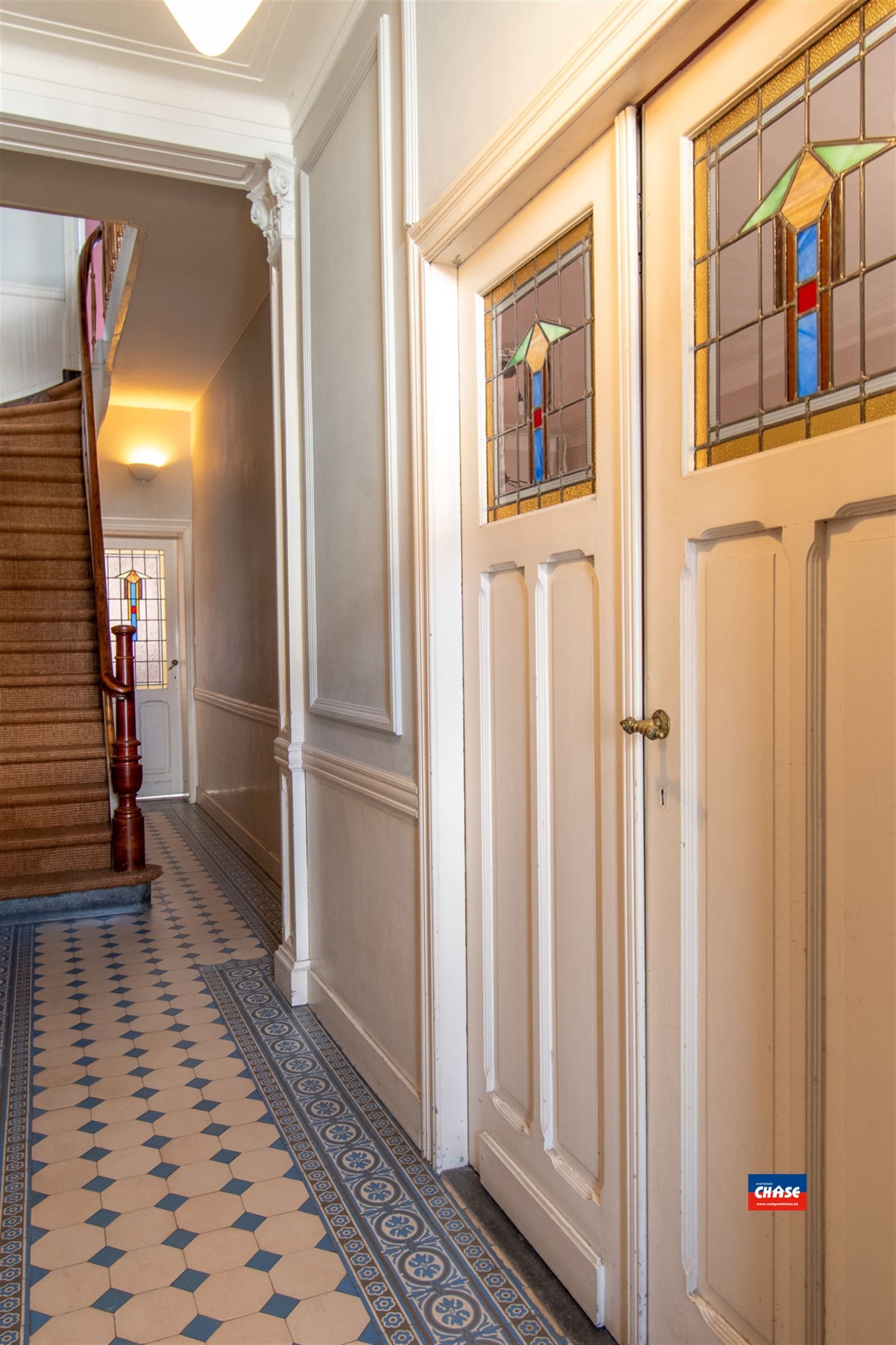 Karaktervolle burgerwoning met 4 ruime slaapkamers en stadstuin foto 2