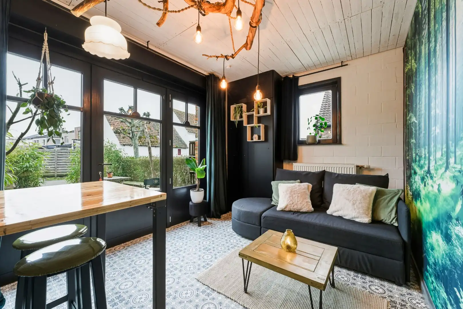 Charmante woning met o.a. 5 kamers en bureau foto 10