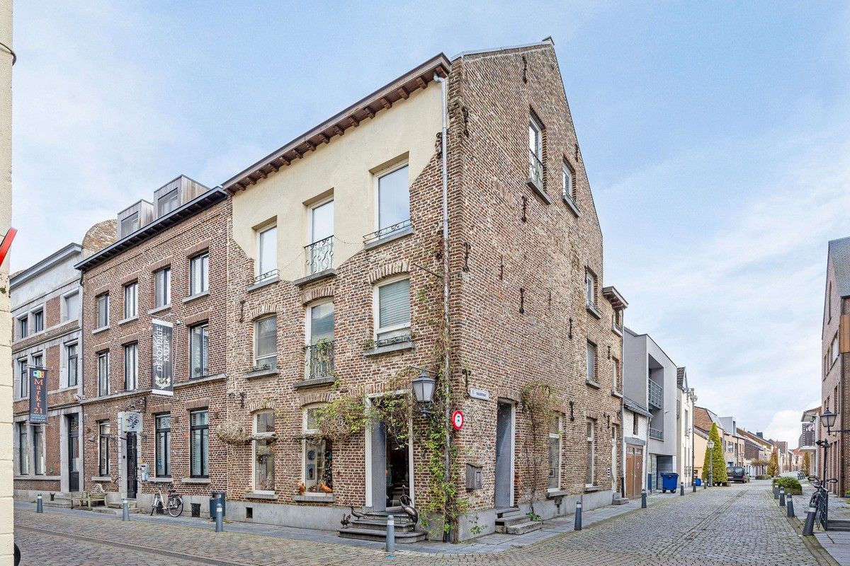 Ruim handelsgelijkvloers in historisch pand in het centrum van Maaseik foto 4