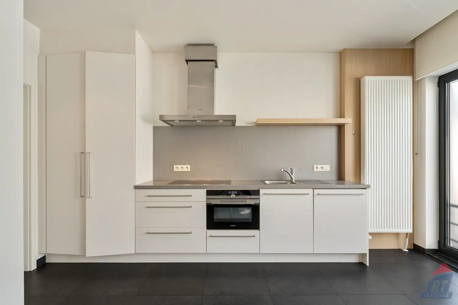 Veelzijdig pand met praktijkruimte en duplex appartement op toplocatie in Sint-Truiden foto 18