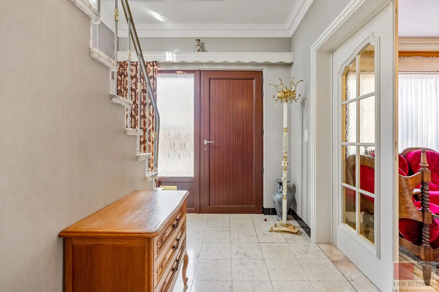 Leuke te renoveren halfopen bebouwing met potentieel en 3 ruime slaapkamers. foto 3