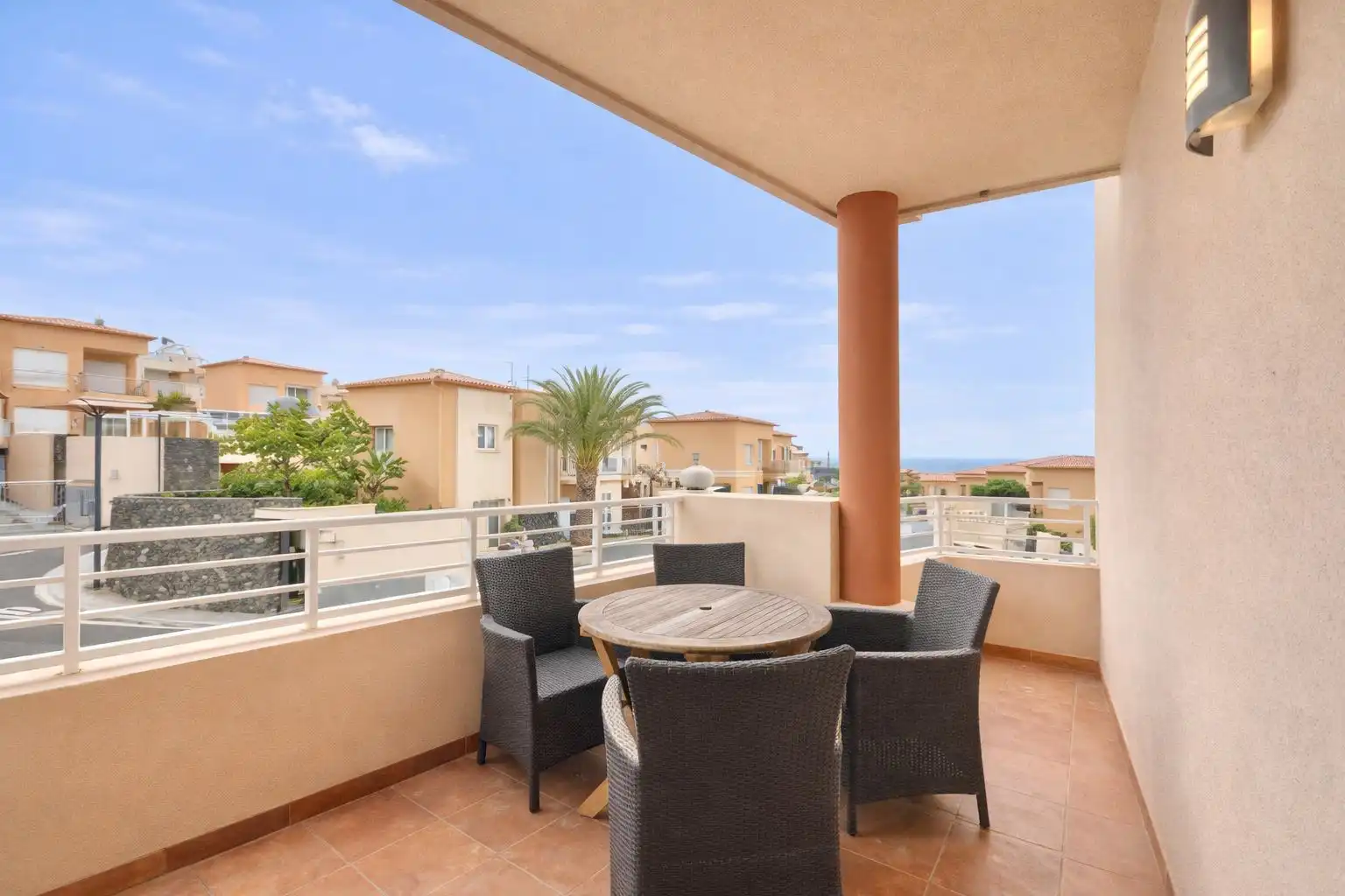 Charmante hoekwoning met zeezicht en dakterras  foto 20