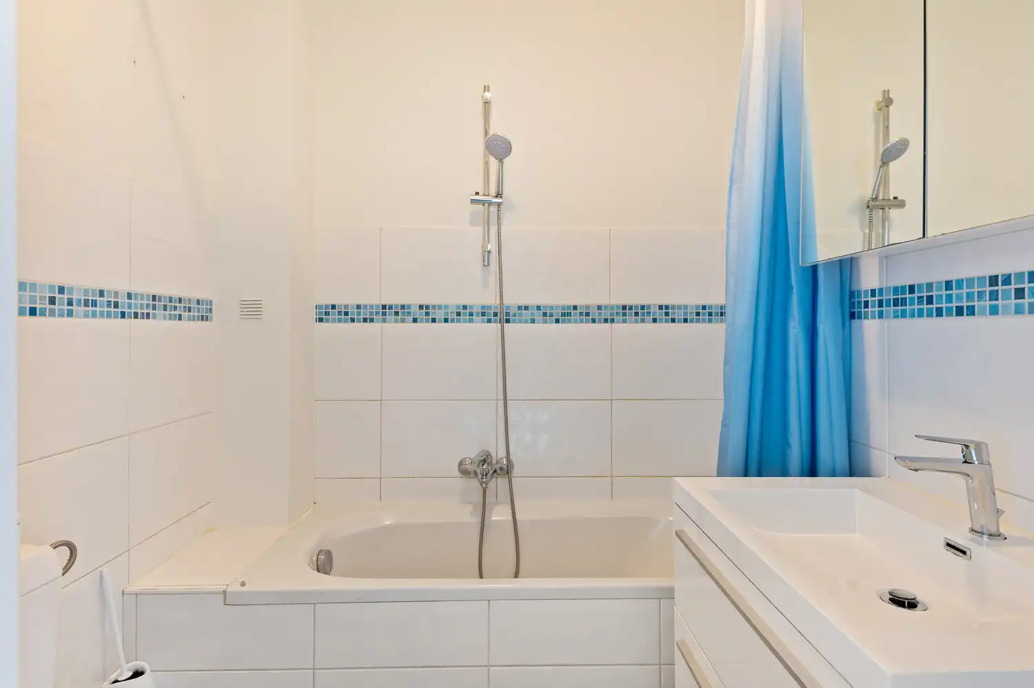 Instapklaar appartement met &nbsp;3 slaapkamers, terras én garage op een rustige ligging in Merksem foto 12