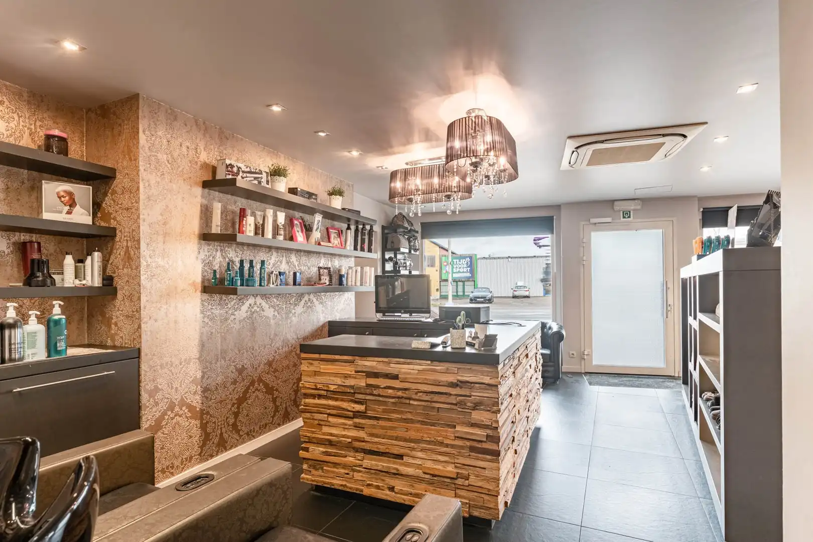 Instapklare woning met commercieel gelegen handelspand te Halen foto 21