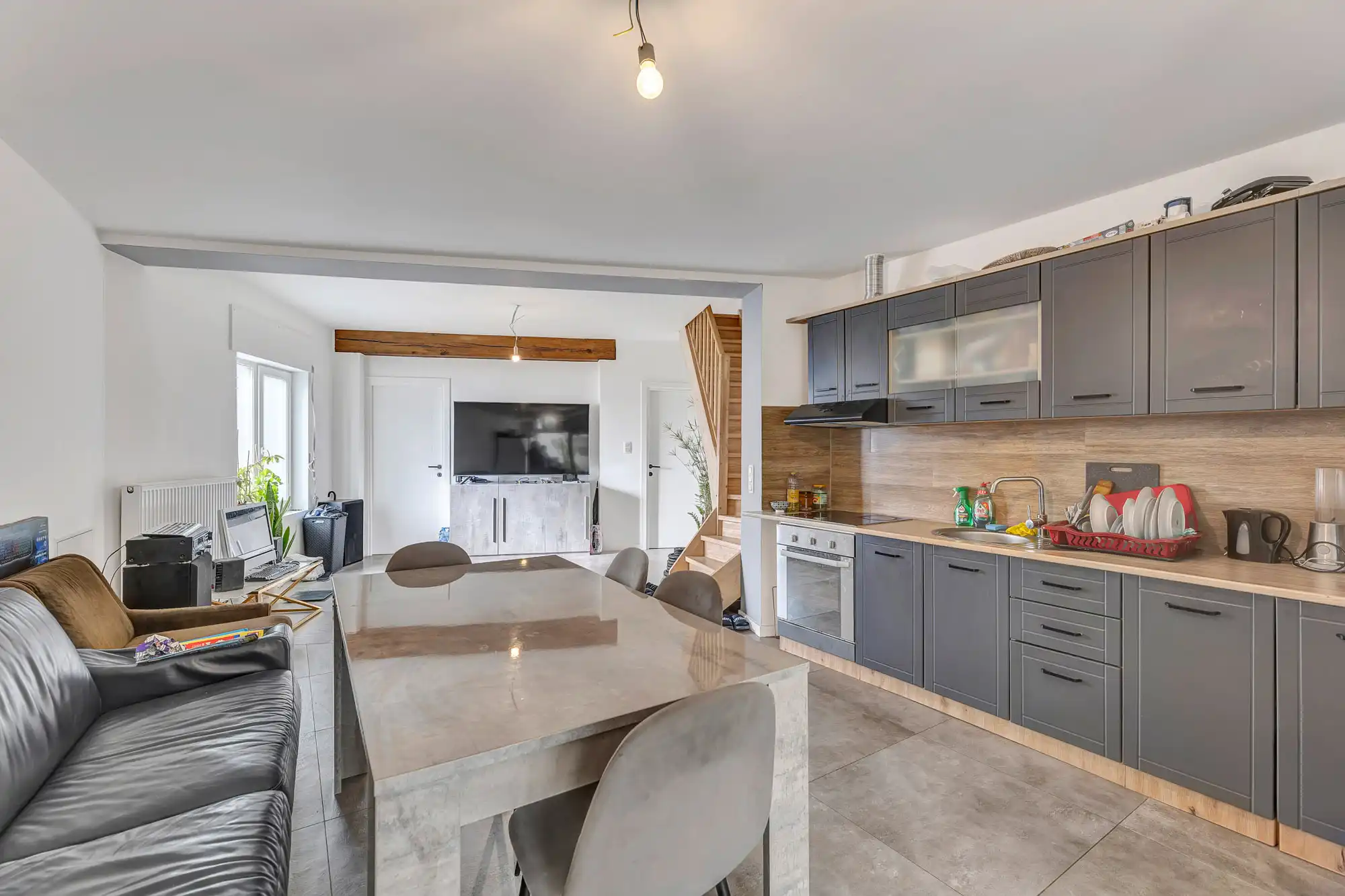 Instapklare gezinswoning met 4 slaapkamers en 2 badkamers foto 5