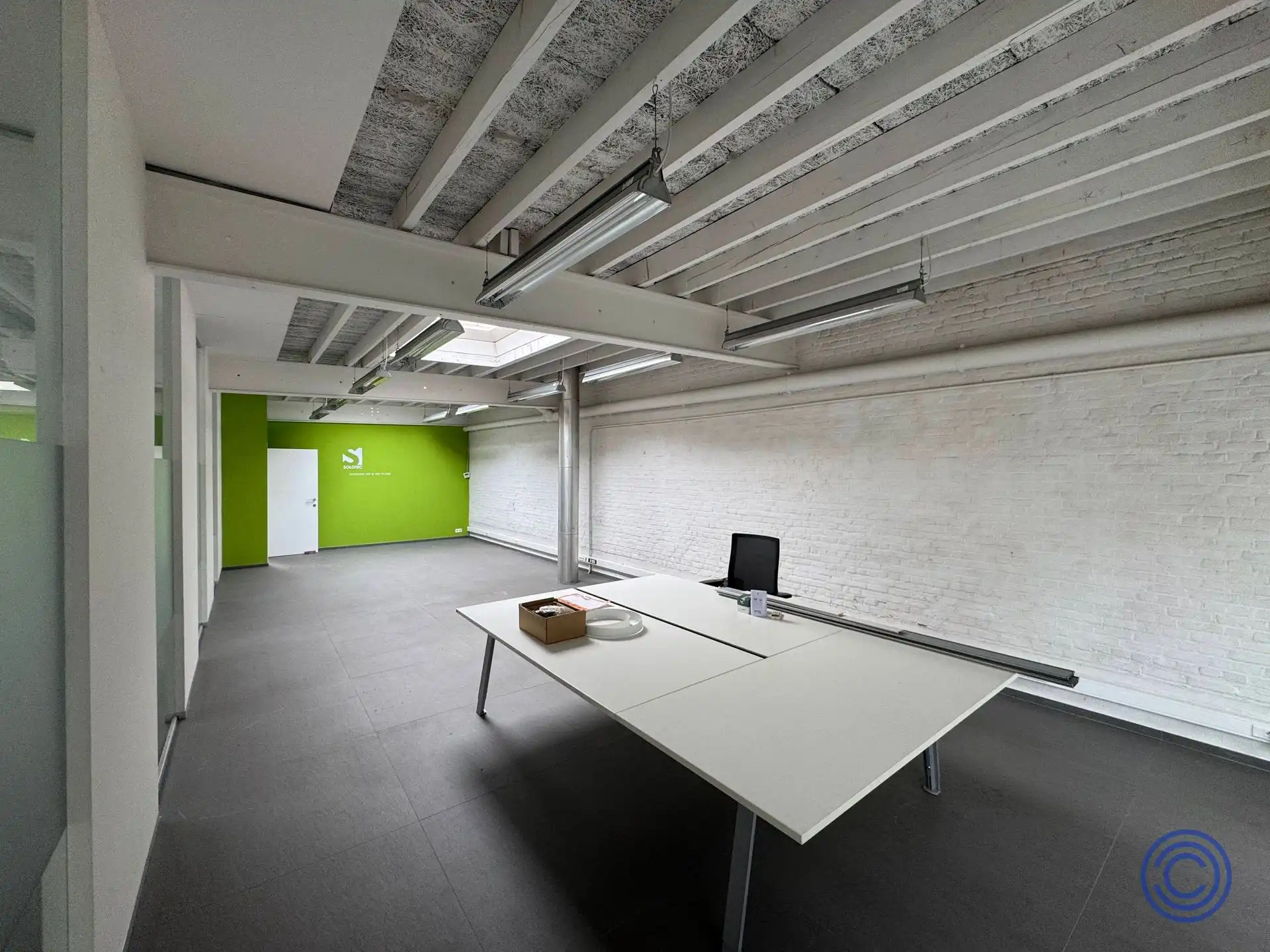 Magazijn met kantoorruimte te huur op toplocatie – perfect voor efficiënte bedrijfsactiviteiten. foto 8