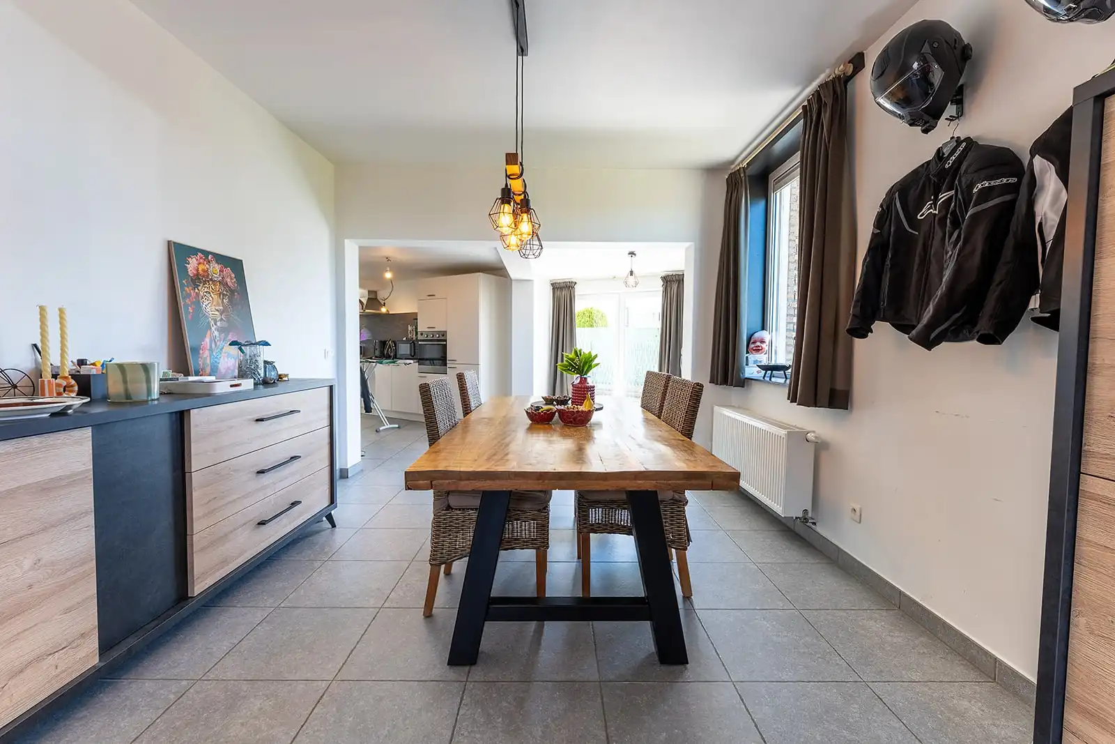 Instapklare Halfopen bebouwing op 1125 m² met ruime oprit foto 4