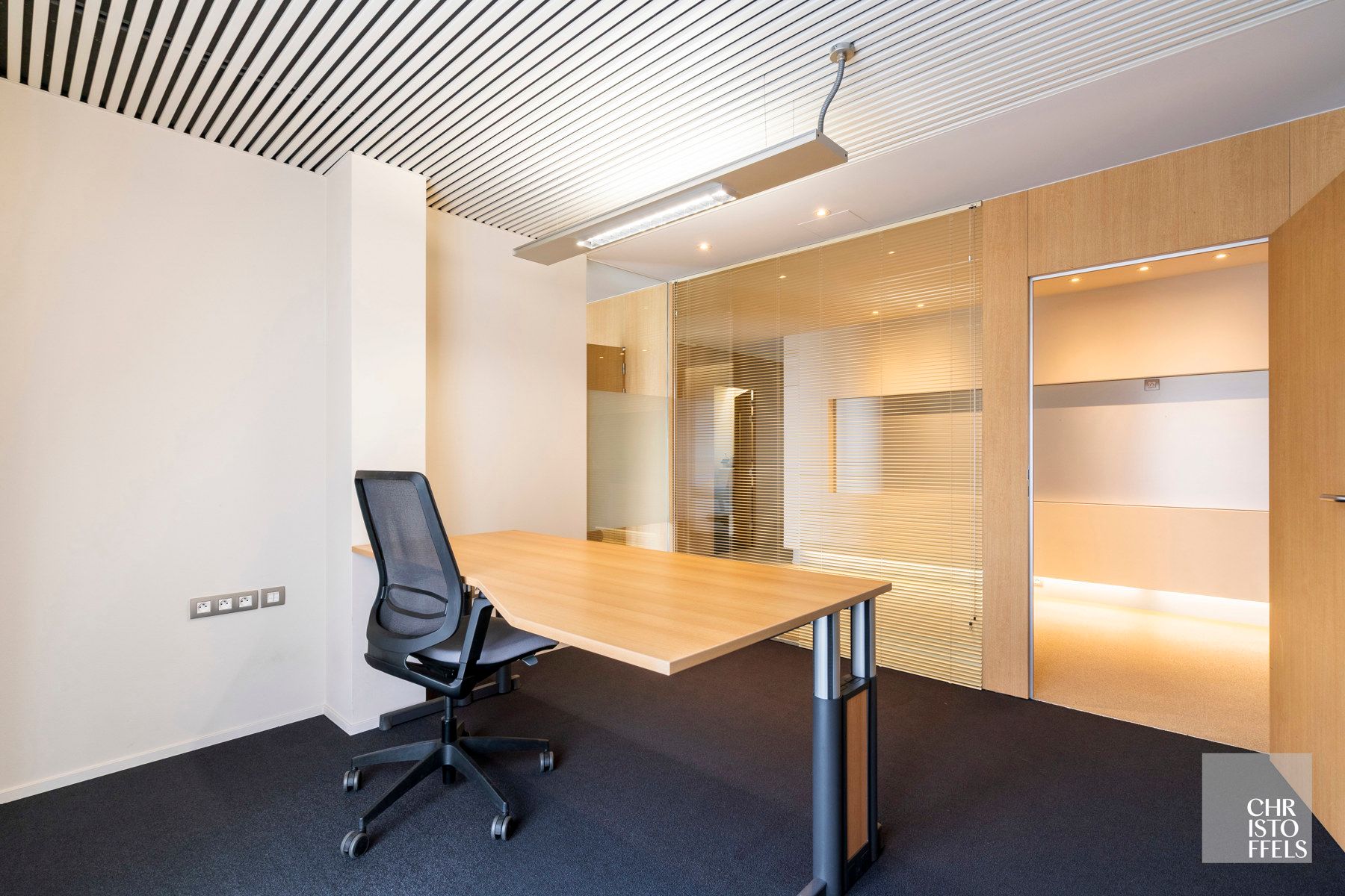 TE HUUR - Kantoorruimte (209m²) op toplocatie in Lanaken!  foto 10
