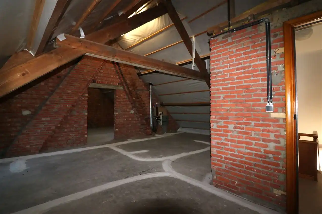 Ruime woning met drie slaapkamers en gezellige koer foto 30