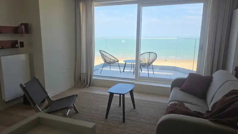 Volledig gerenoveerde penthouse met twee dakterrassen en zeezicht! foto 8
