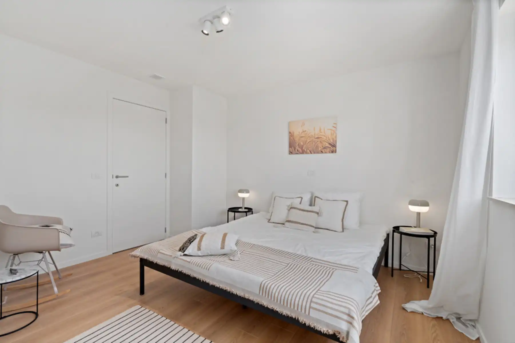 Moderne, halfopen woning foto 8