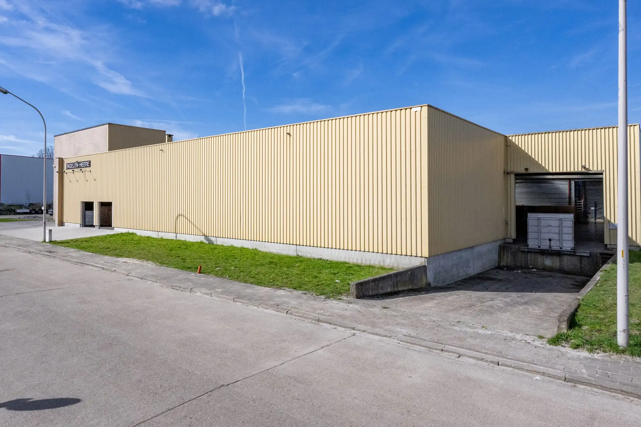 TE HUUR Bedrijfsgebouw te Wilrijk foto 28