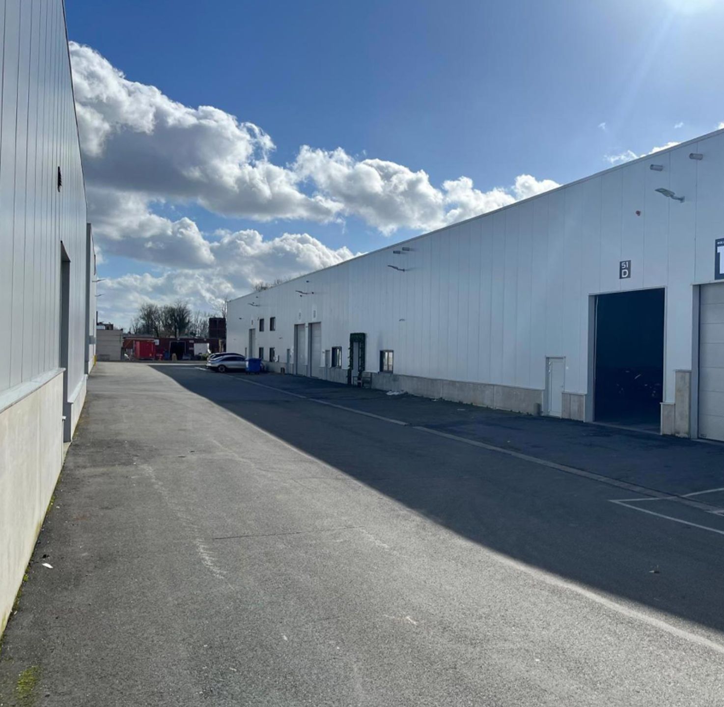 KMO-unit van 526m² in de IZ 'Terbekehof' te Wilrijk nabij de A12 foto {{pictureIndex}}