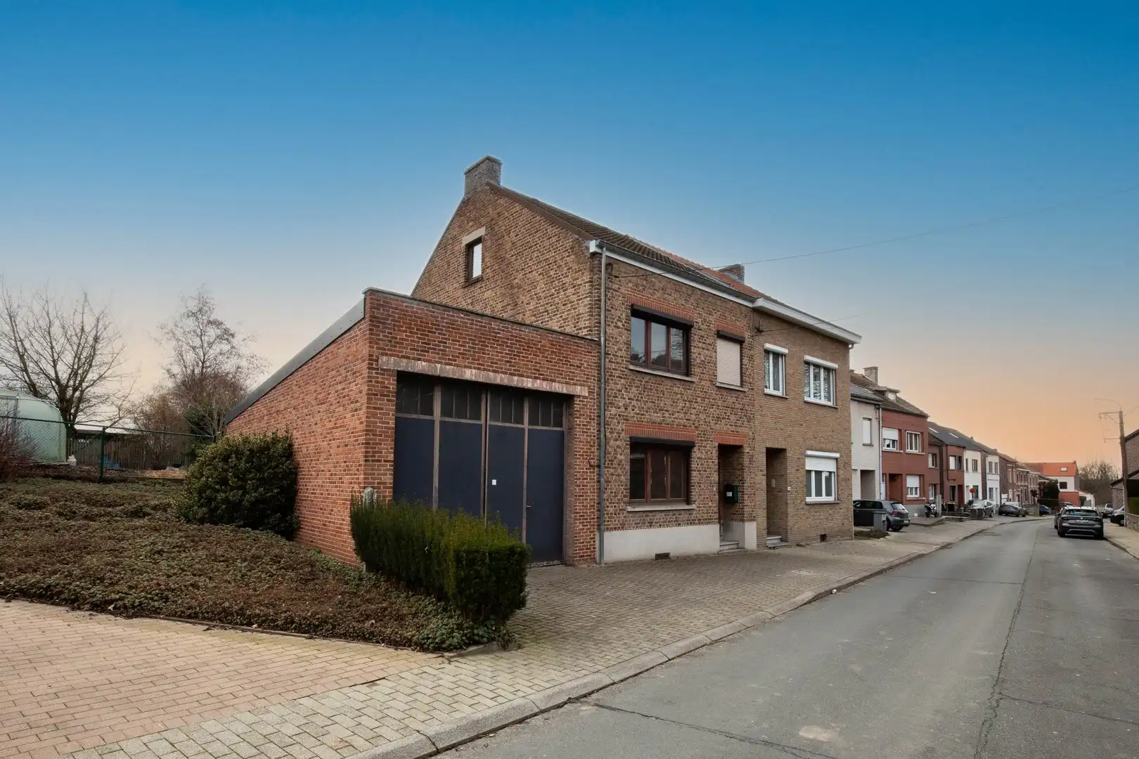 Rustig gelegen woning met 4 slaapkamers foto {{pictureIndex}}