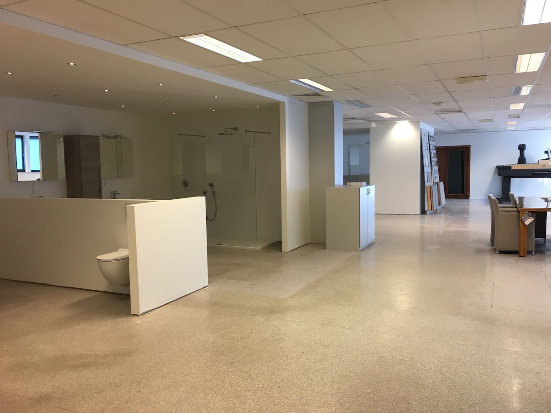 Te Huur Kantoorruimte / Showroom met Magazijn te Lier foto 8