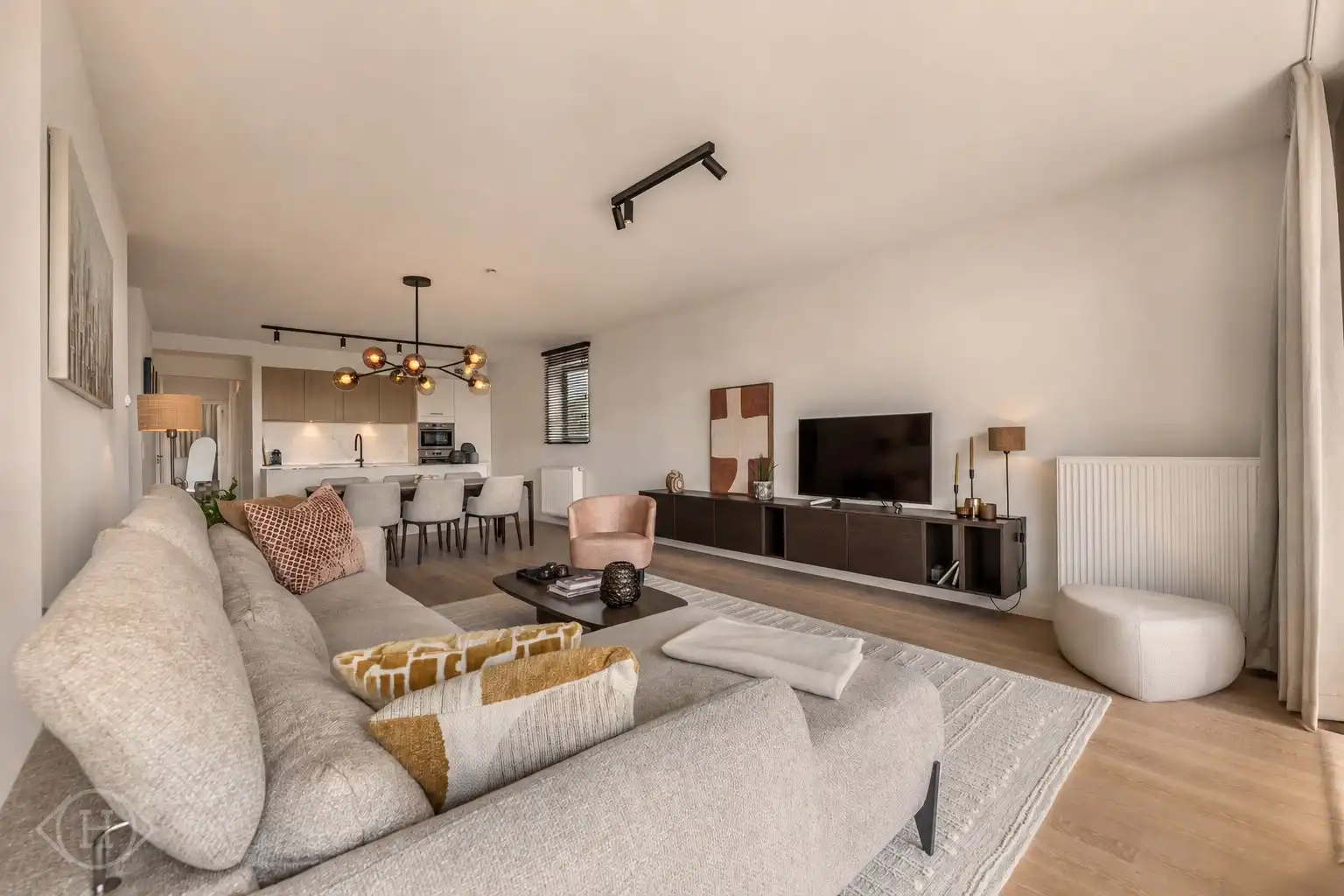 Ruim appartement met 3 slaapkamers en staanplaats foto 2