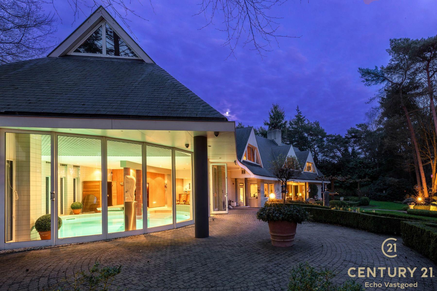 Unieke royale villa op parkdomein van ca 11.600m² foto 16