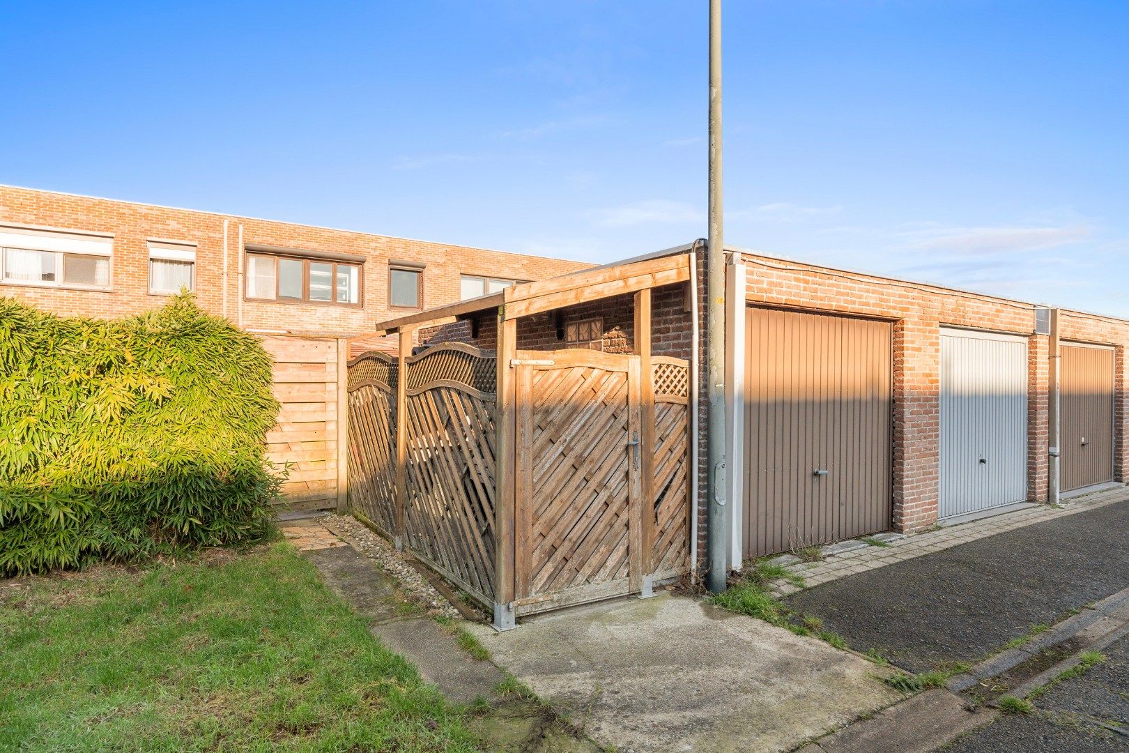 Charmante rijwoning met zonnig terras, wellnessruimte en garagebox in de Vicognewijk foto 24
