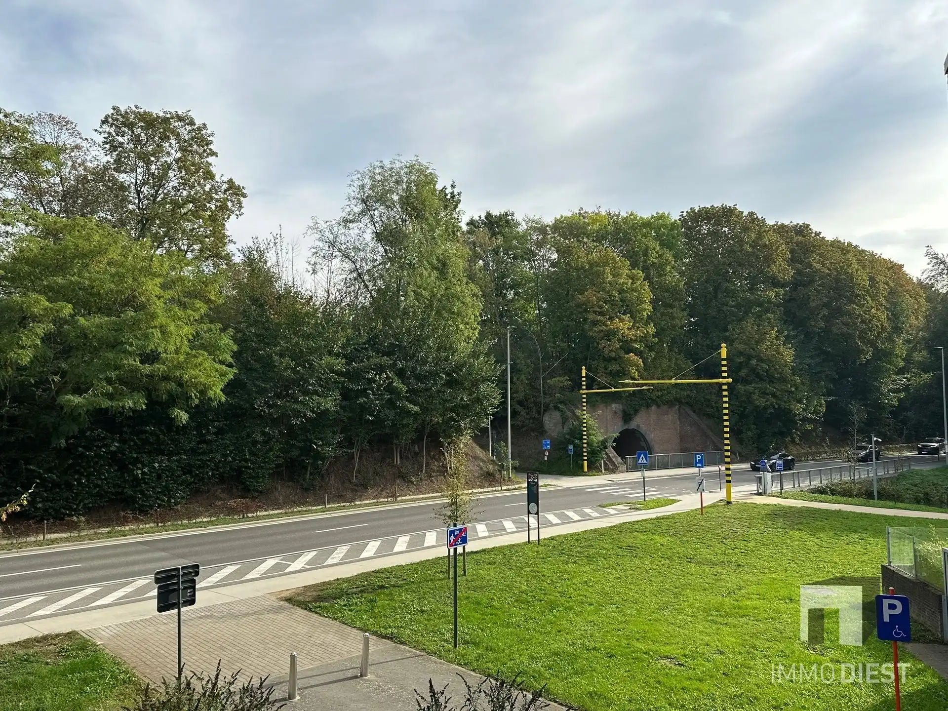 Instapklaar appartement met 2 slpks, terras, parking en kelder foto 13