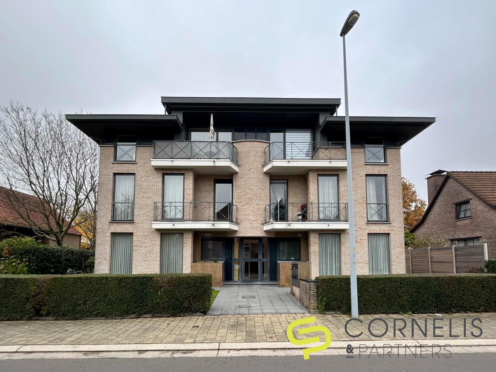 Gelijkvloers appartement met twee slaapkamers en garagebox foto {{pictureIndex}}