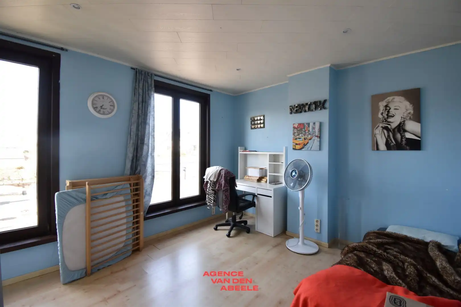 Handelspand bestaande uit eethuis met café en privé woonst foto 25