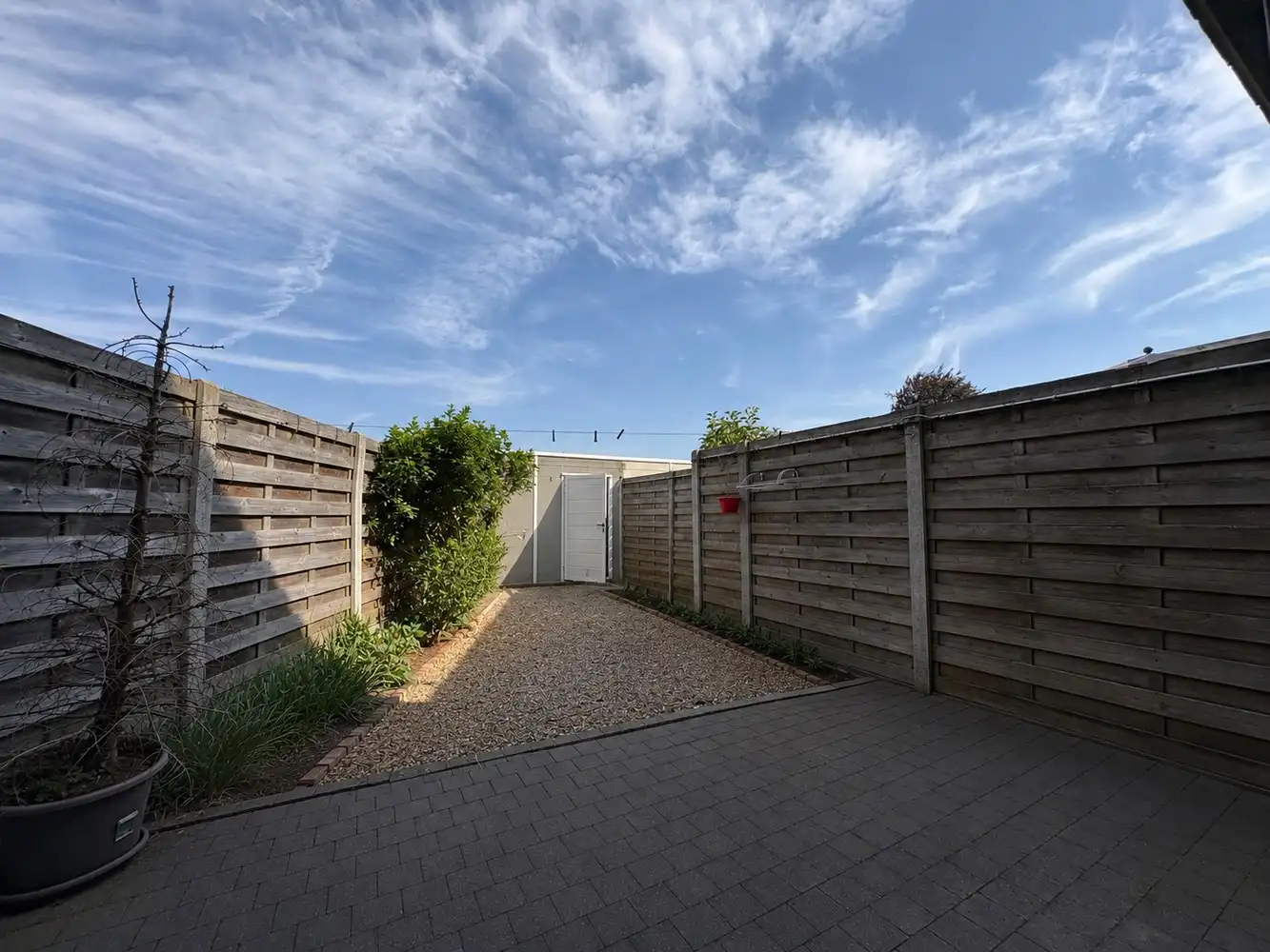 Ruime gezinswoning met 3 à 4 slaapkamers, garage en tuin foto 12