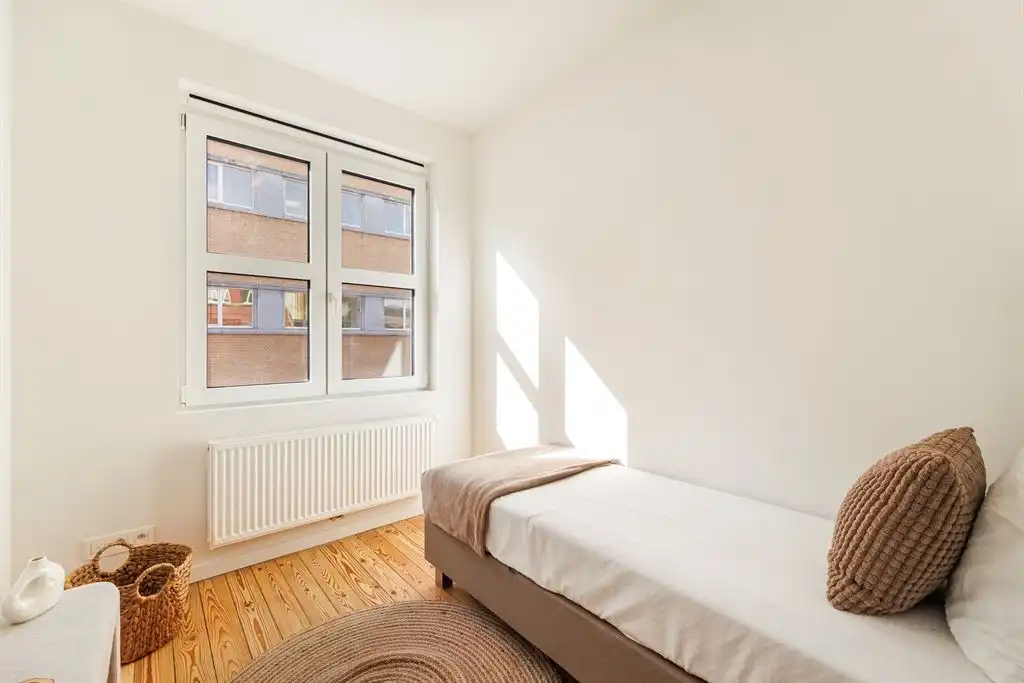 Gerenoveerd appartement met terras in Deurne-zuid foto 11