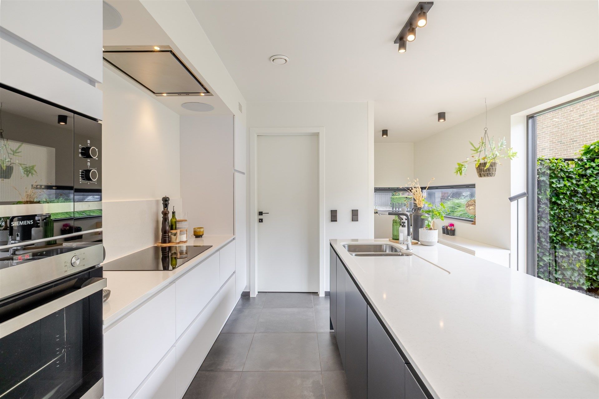Subliem afgewerkte woning met tuin op topligging foto 6