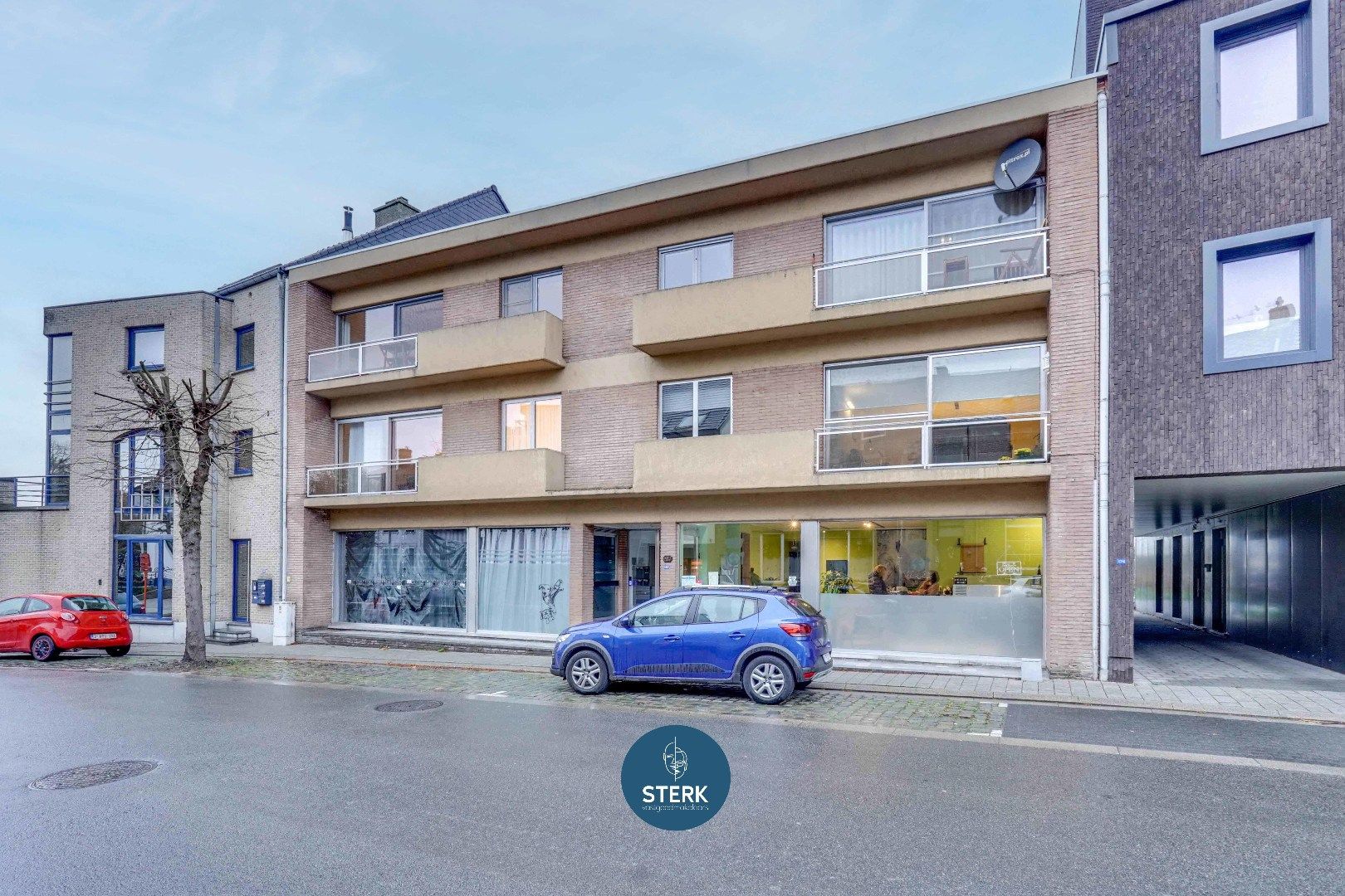 INSTAPKLAAR 2 SLPK-APPARTEMENT OP EEN CENTRALE LOCATIE IN HARTJE LANAKEN !   foto 17