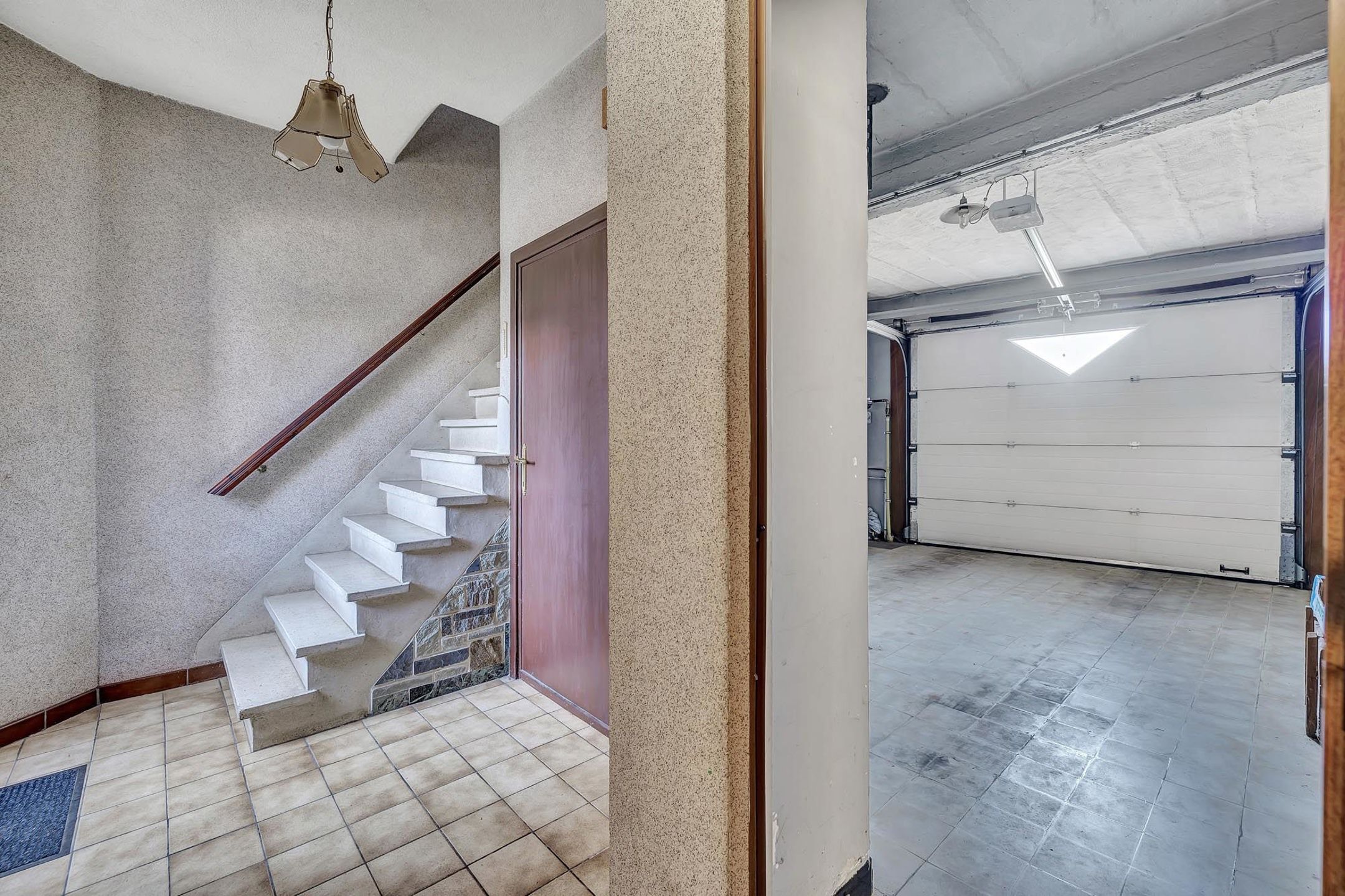 Ruime te renoveren woning op toplocatie foto 15