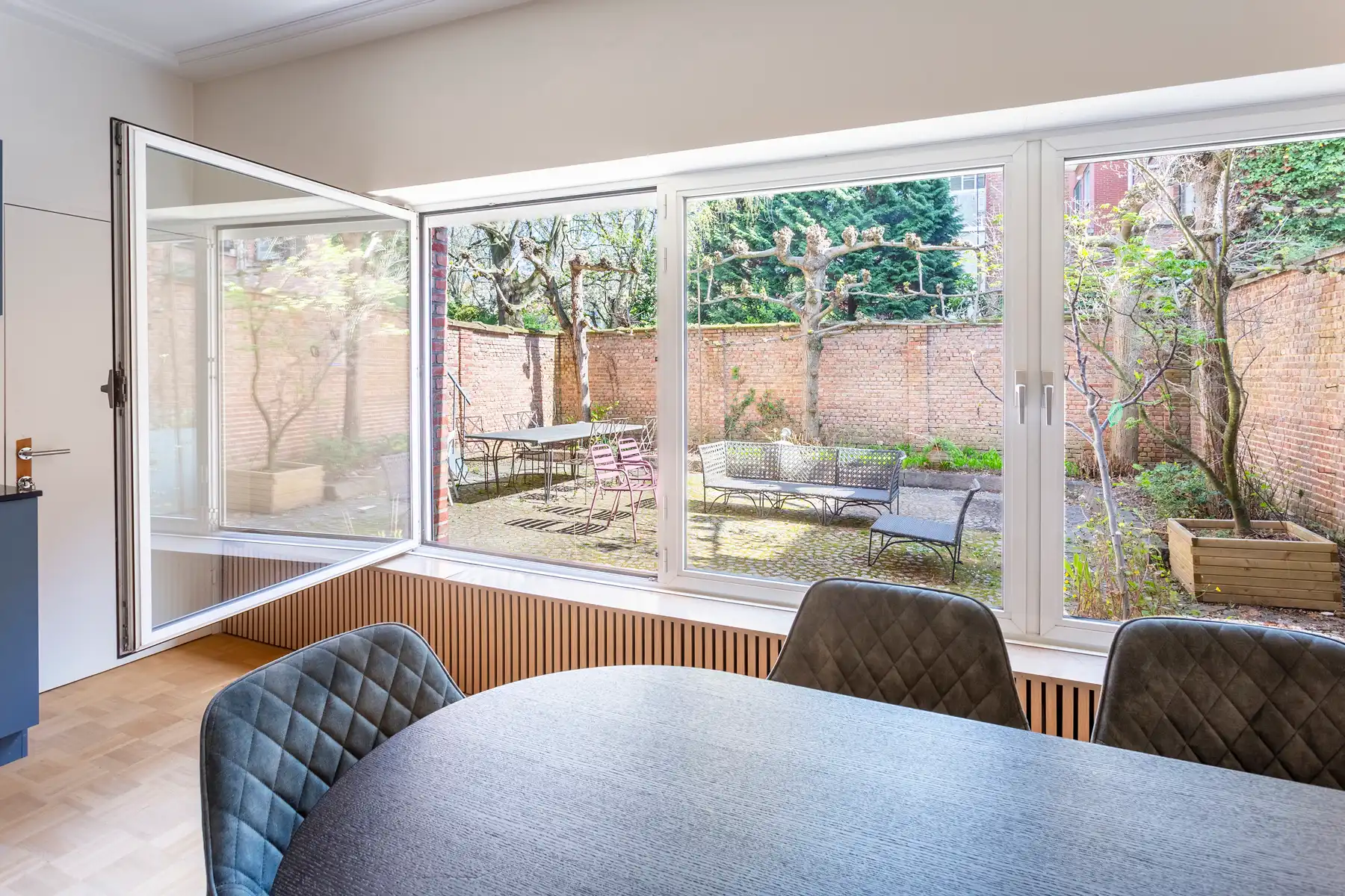 Stijlvol bemeubeld appartement met tuin in Markgravebuurt foto 4