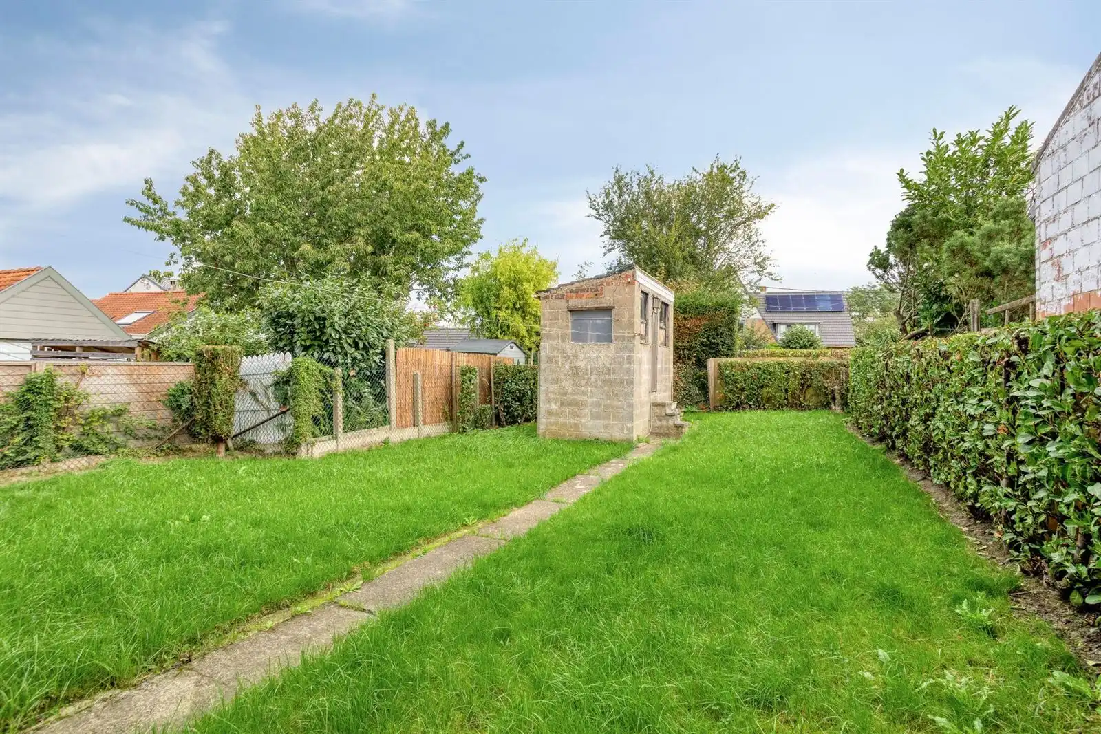Gezellige, te renoveren, woning met aangename tuin foto 3