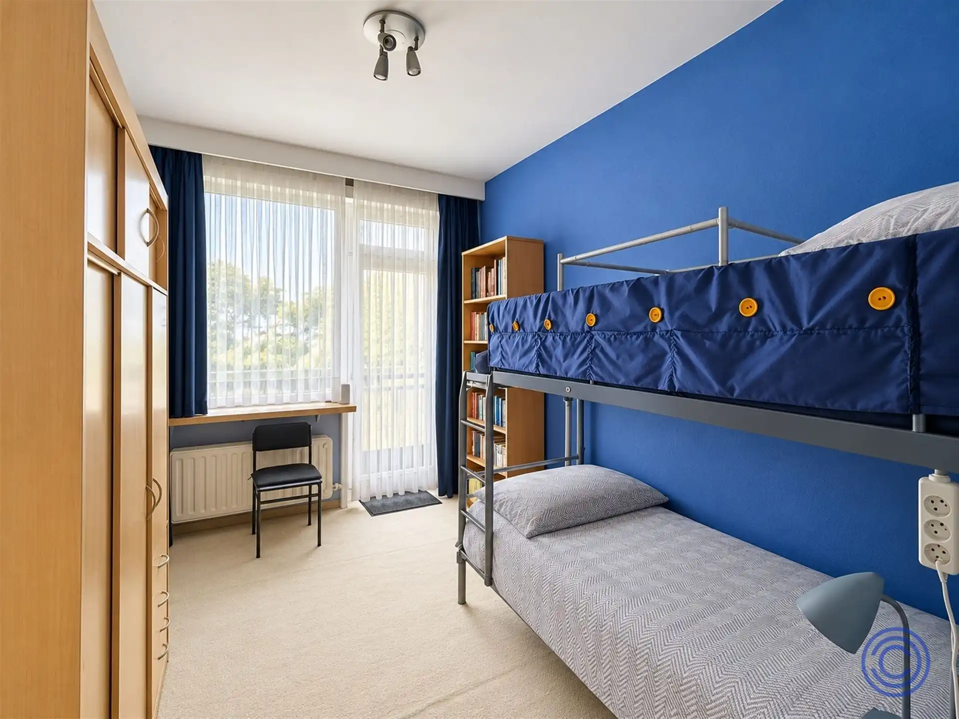 Op te frissen 2-slpk appartement met terras in rustige woonwijk! foto 9