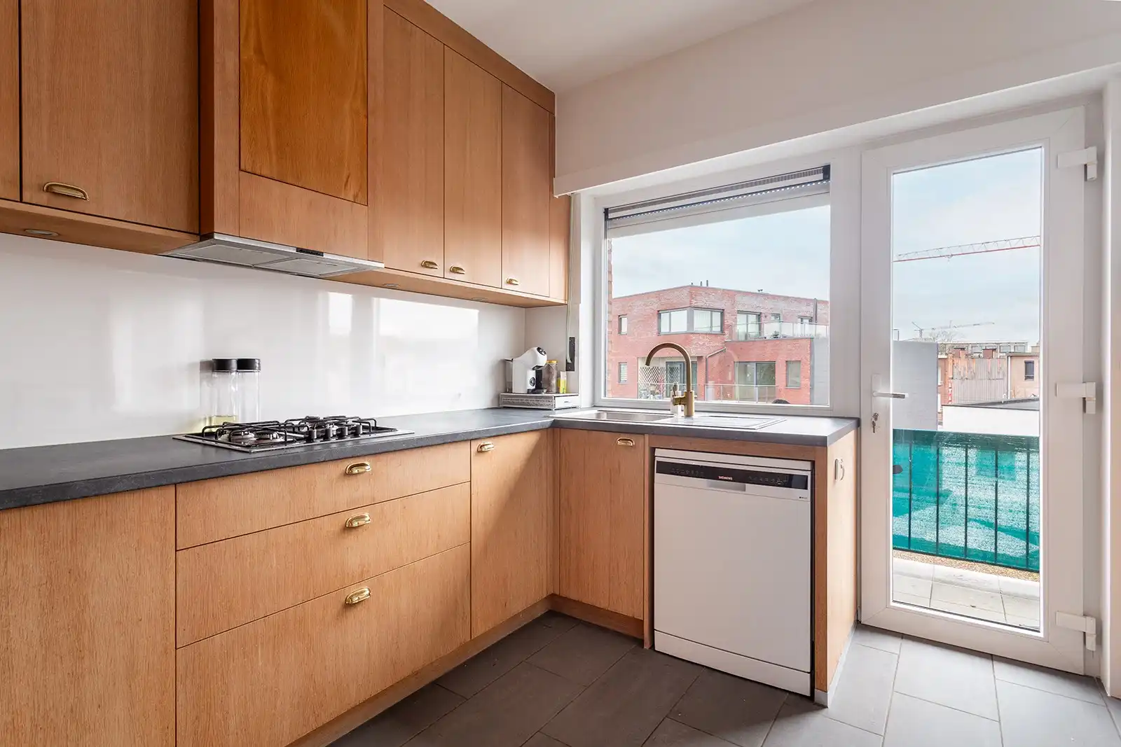 Prachtig gerenoveerd appartement met 3 ruime slaapkamers en terras foto 5