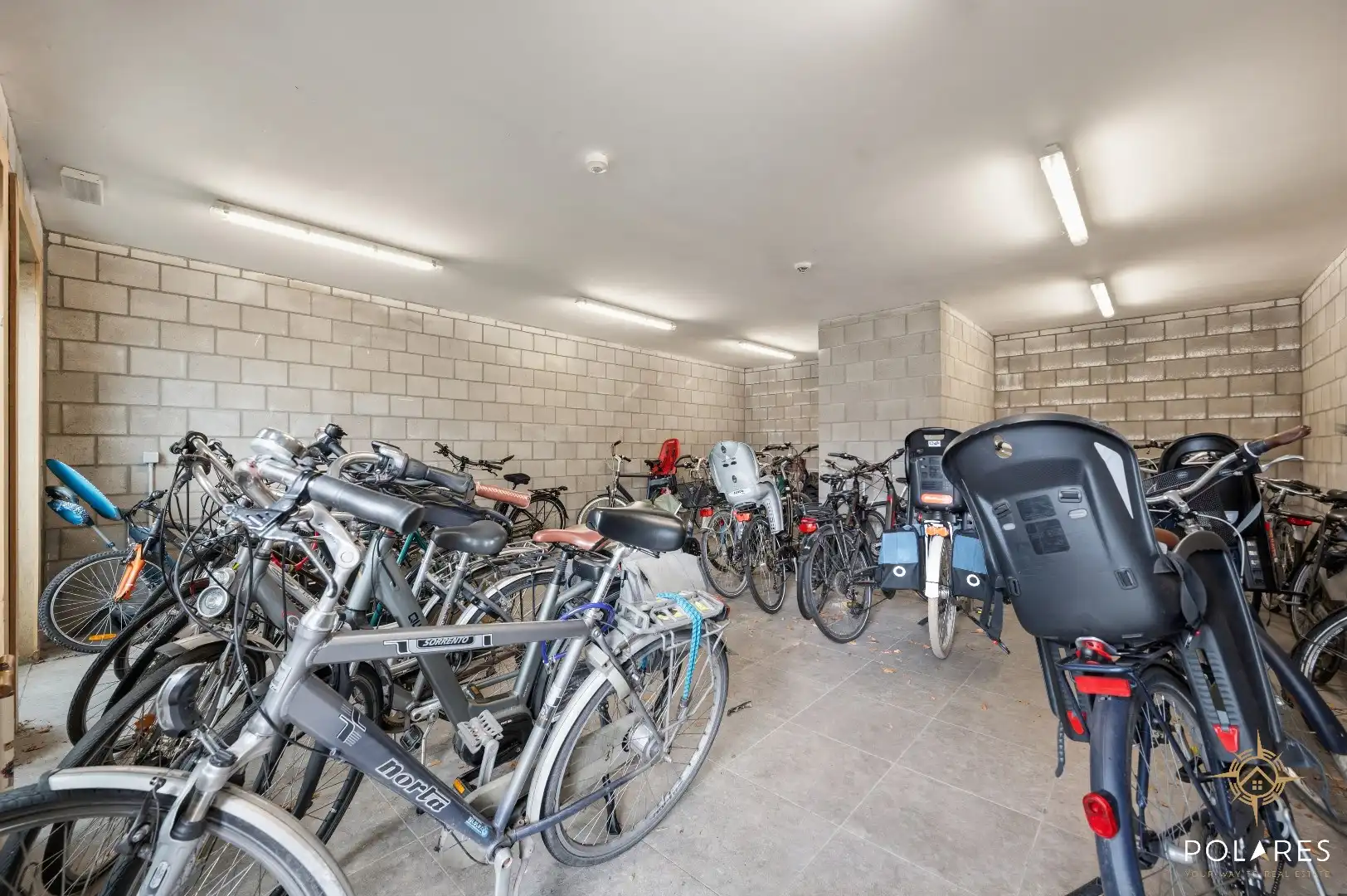 Instapklaar en energiezuining appartement met zonnige tuin en staanplaats foto 21