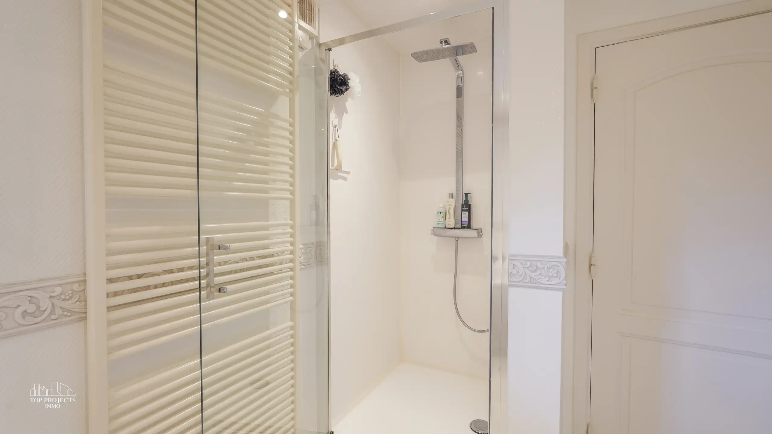 Statige villa met een tijdloos karakter en majestueuze uitstraling foto 20