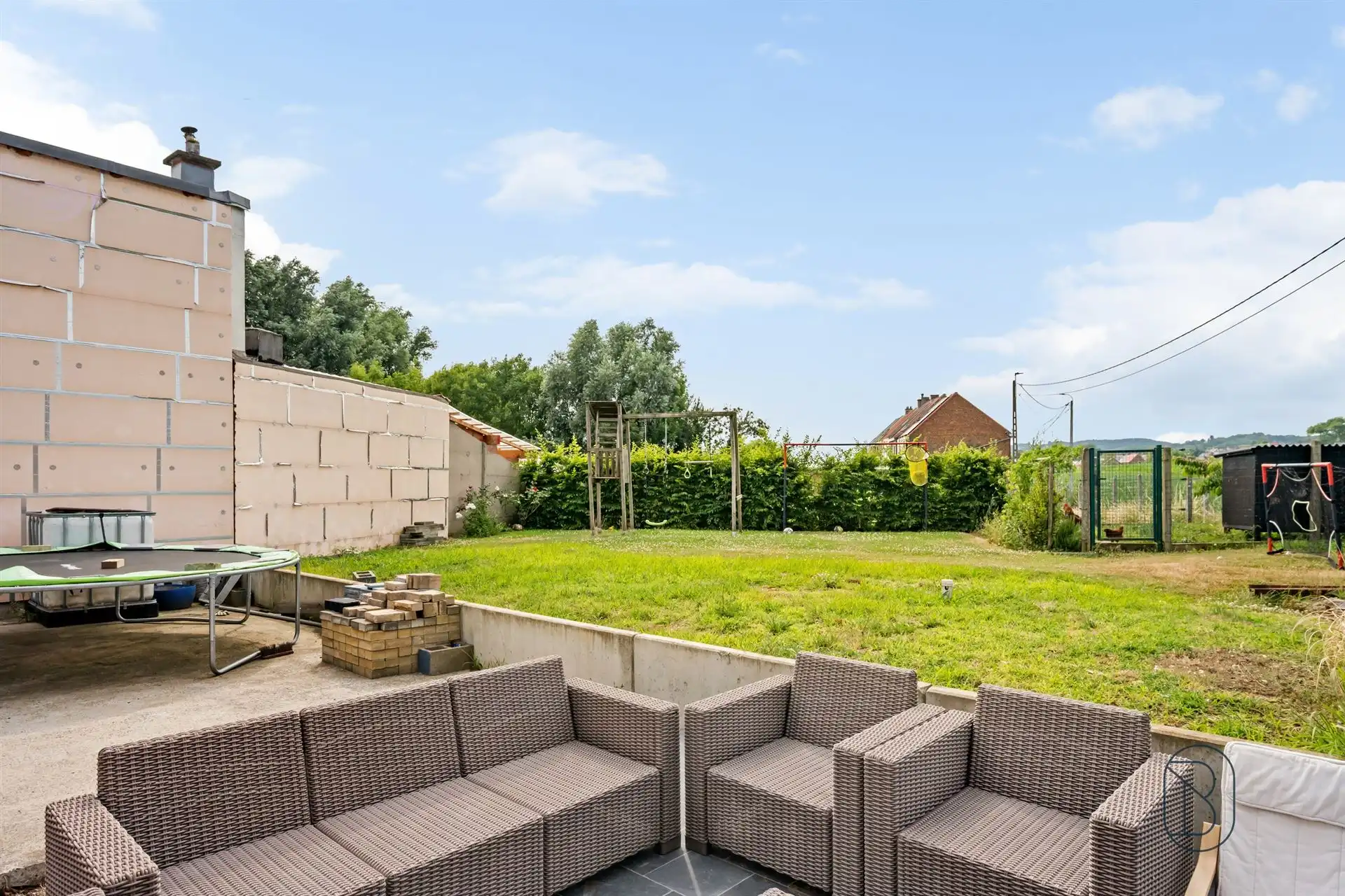 Recent gerenoveerde gezinswoning met 4 slpk, garage & tuin foto 5