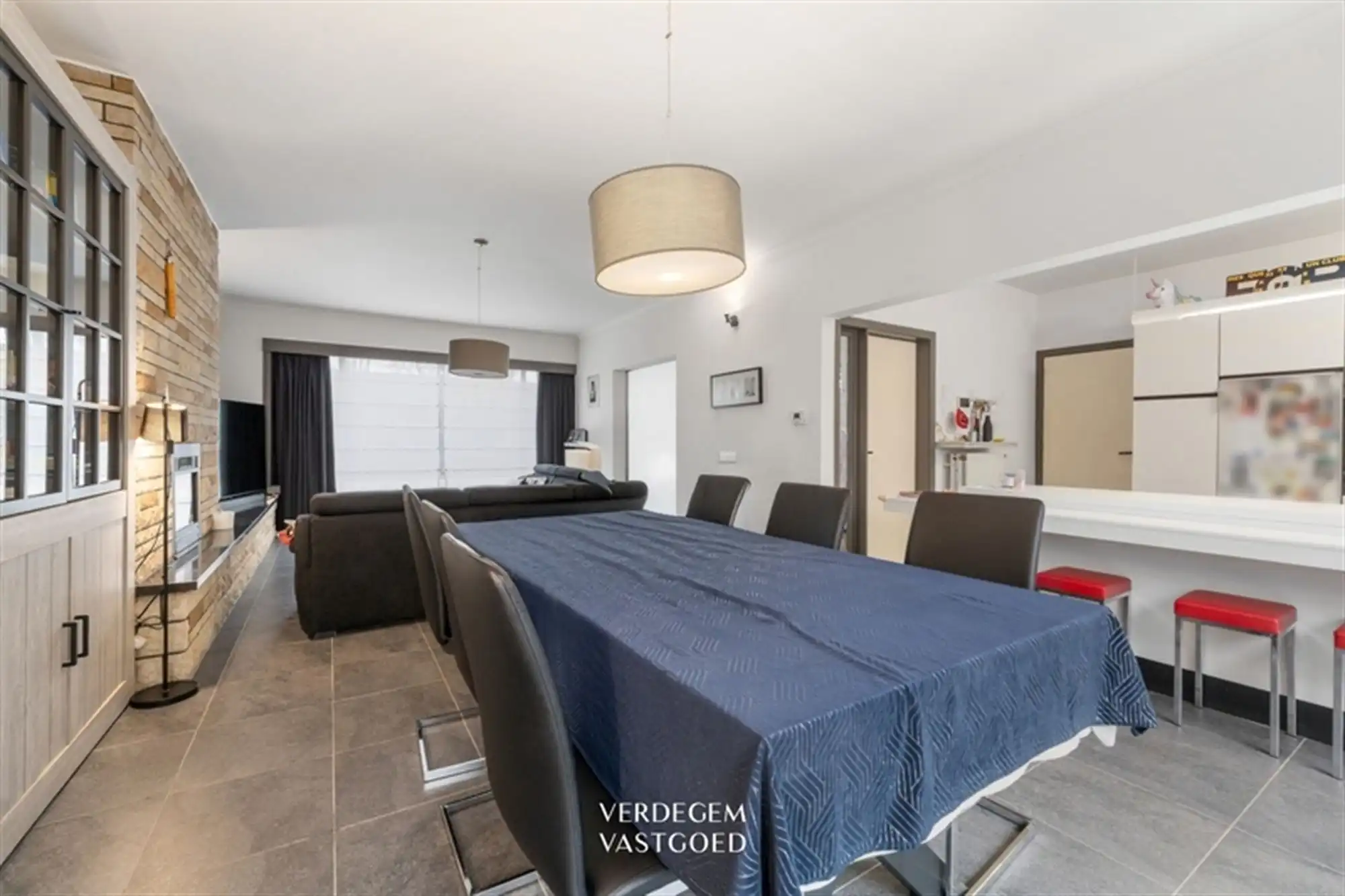 Ruime woning met 5 slaapkamers, zuidwestgerichte tuin en inpandige garage met oprit in een rustige straat foto 6