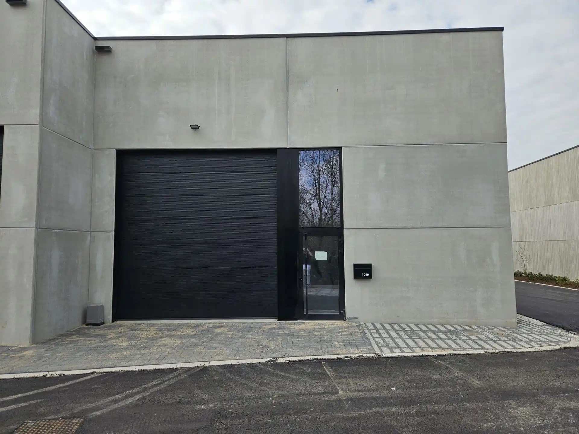 KMO-unit van 150m² te huur in Hasselt. foto {{pictureIndex}}