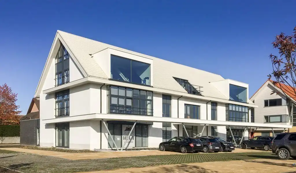 Lichtrijk kantoor te huur op zichtlocatie te Sint-Martens-Latem foto 26