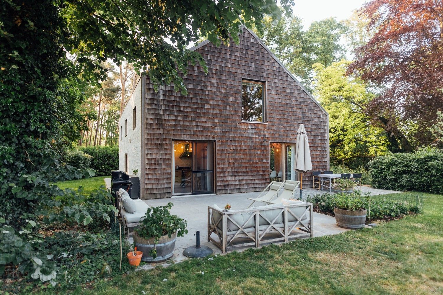Prachtig gerenoveerde woning op uniek perceel te Putte foto {{pictureIndex}}