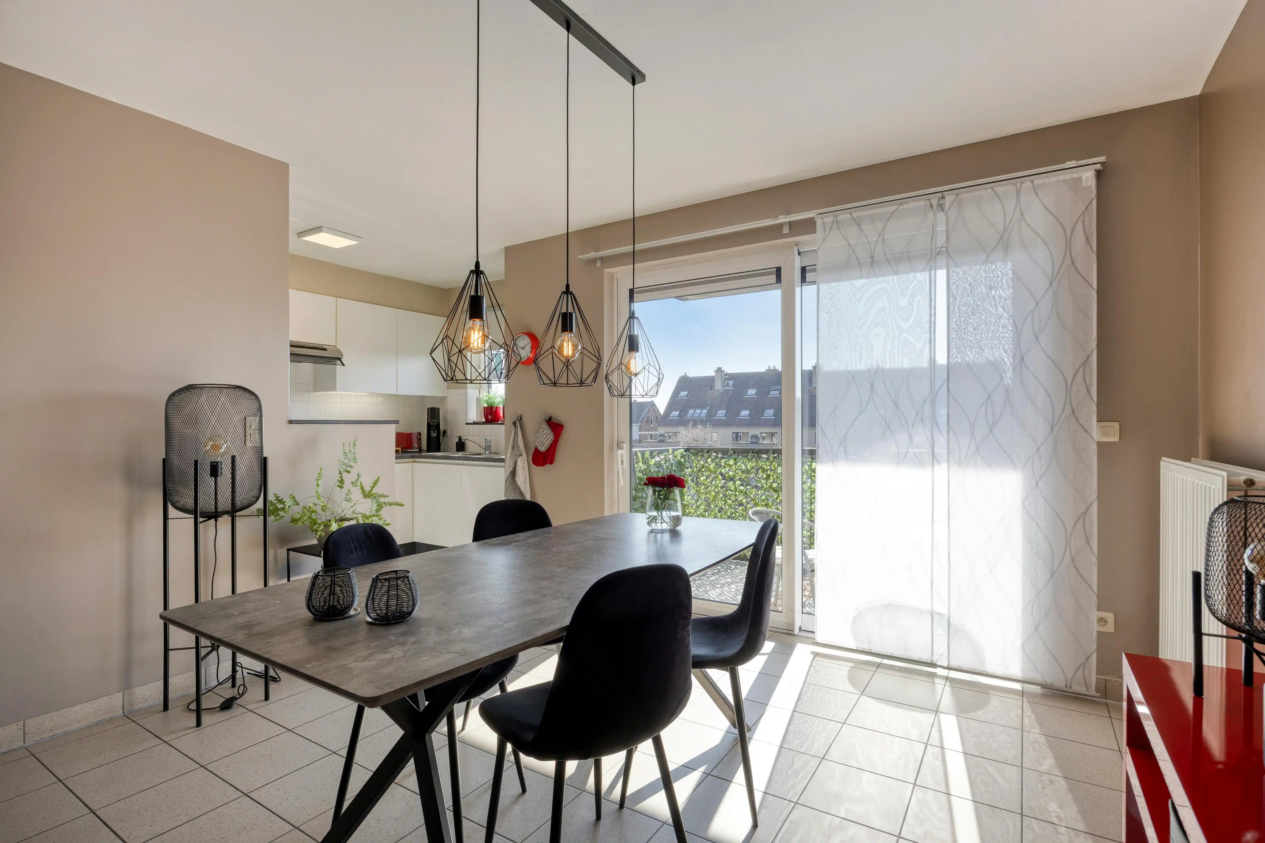 Goed onderhouden, ruim appartement te koop in centrum Maaseik foto 3