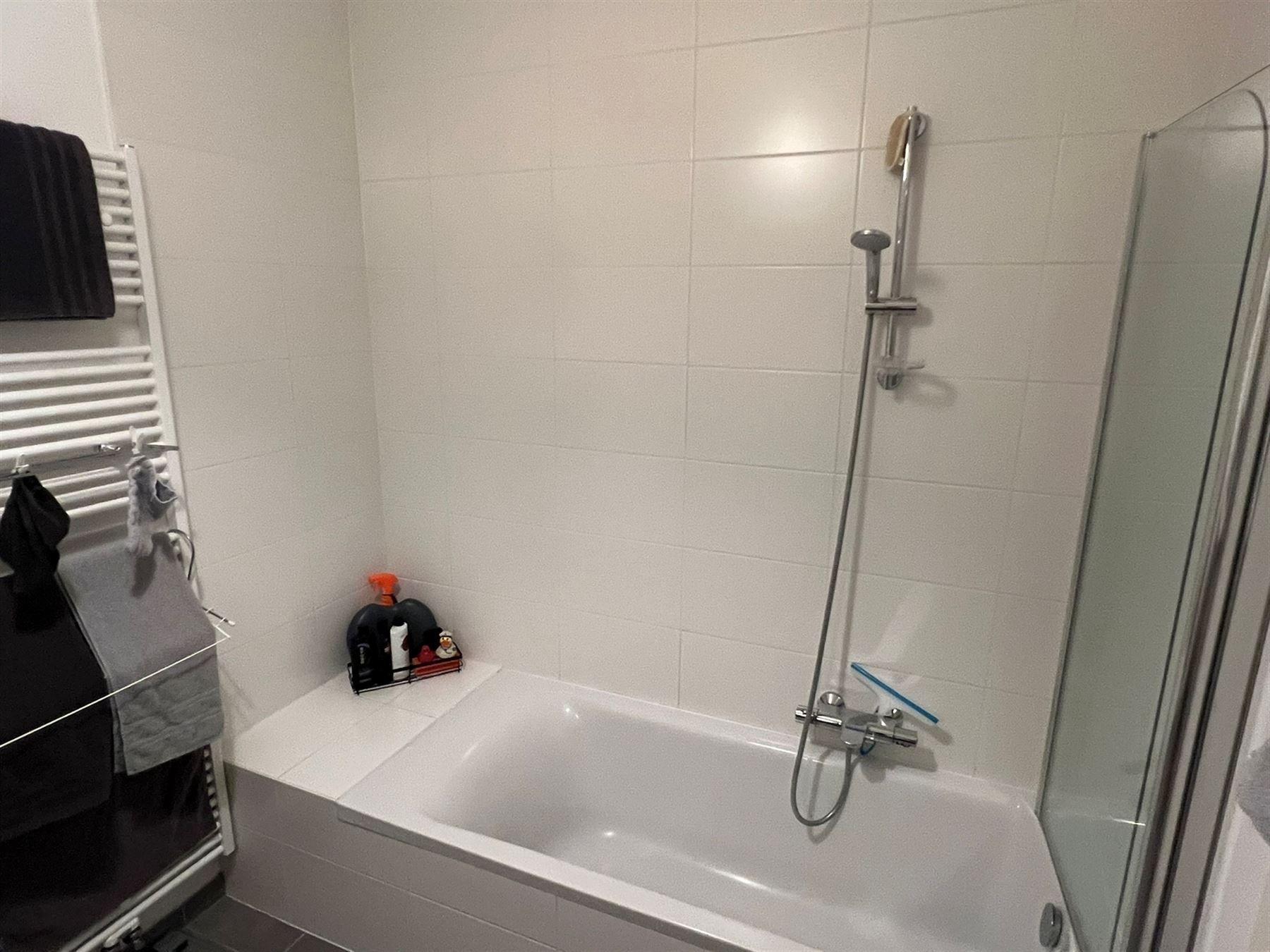 Comfortabel wonen met zicht op groen : 2 slaapkamers, terras en garage inbegrepen foto 10