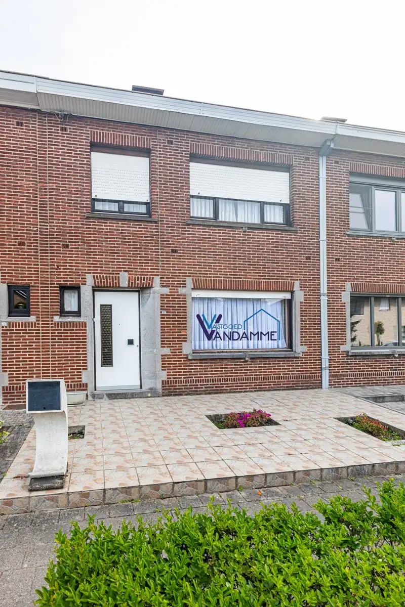 Hoofdfoto van de publicatie: Rustig gelegen, te moderniseren woning met 3 slaapkamers (meer mogelijk), tuin en grote garage op 288m².