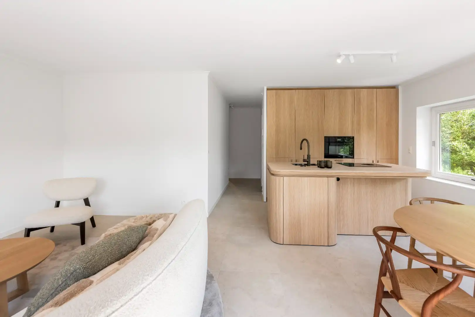 Prachtig gerenoveerd hoekappartement met zuidelijke oriëntatie, te midden van een groene omgeving aan het yzerpark. Parking te koop foto 8