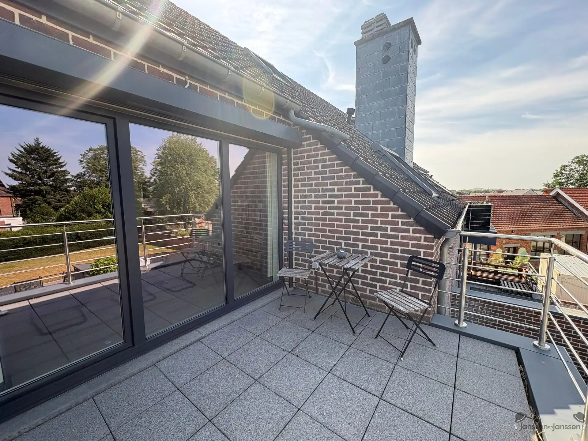 Ruim duplex appartement met terras en ondergrondse staanplaats te huur in Leopoldsburg  foto 22