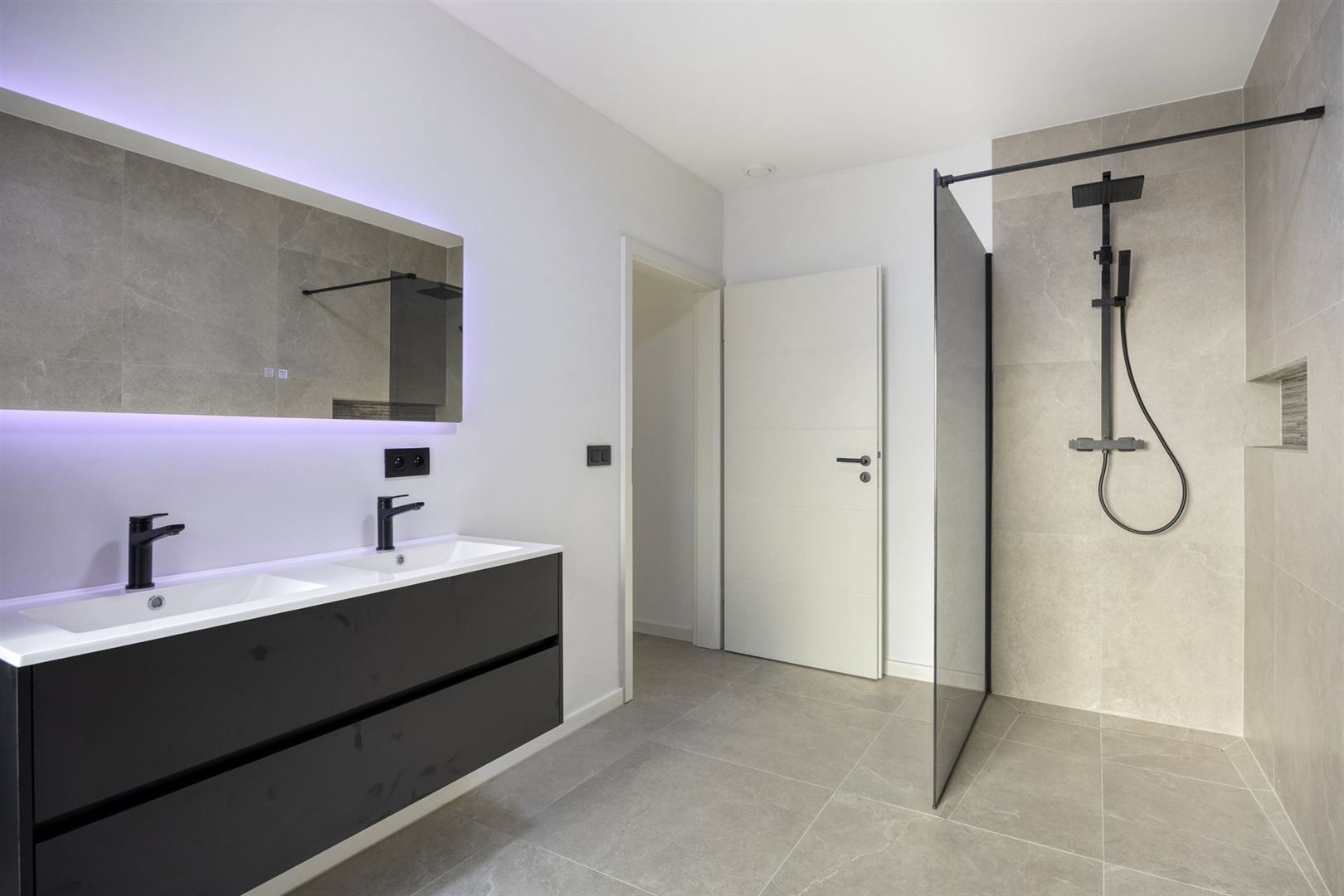 TE KOOP: Volledig gerenoveerde woning te Houthalen! foto 9