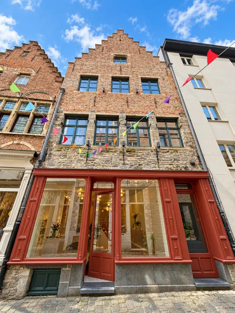 Karaktervol handelspand nabij de Vrijdagsmarkt in Gent foto 2