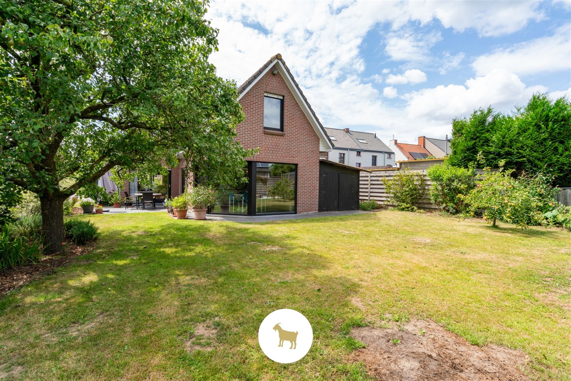ALLEENSTAANDE WONING met 4 SLAAPKAMERS en GARAGE op een PERCEEL van 648m² foto 10